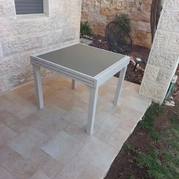 שולחן אלומיניום 90 נפתח ל-180 בשילוב זכוכית מחוסמת