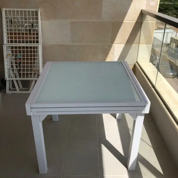שולחן אלומיניום 90 נפתח ל-180 בשילוב זכוכית מחוסמת