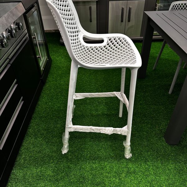 כסא בר פלסטיק יצוק 75 ס"מ