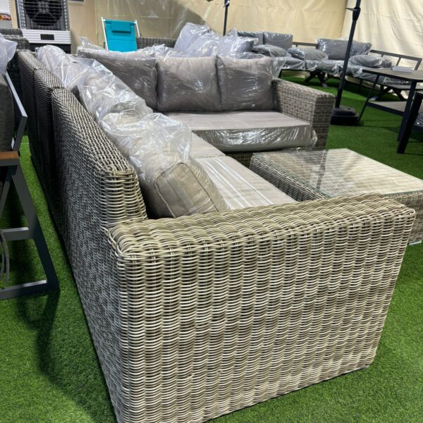 סלון פינתי עשוי ראטן