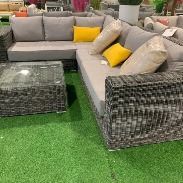 סלון פינתי עשוי ראטן