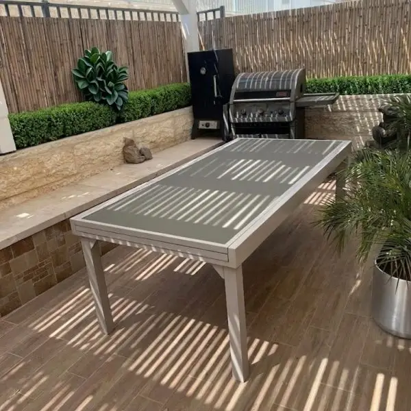 שולחן אלומיניום 200 נפתח ל-320 בשילוב זכוכית מחוסמת