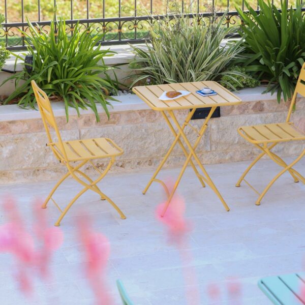 פינת קפה איכותית שולחן+ 2 כסאות מתקפלים