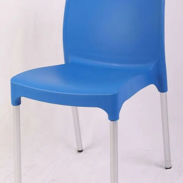 כסא מסעדות במגוון צבעים