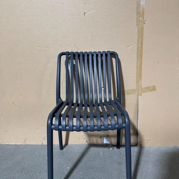 כסא פלסטיק ייצוק דגם פסים במגוון צבעים
