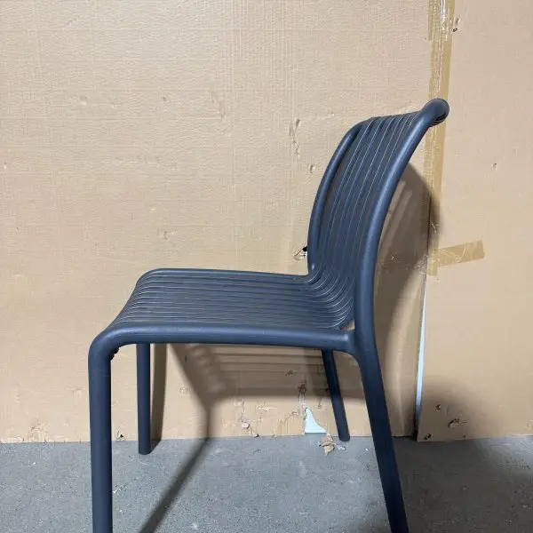 כסא פלסטיק ייצוק דגם פסים במגוון צבעים