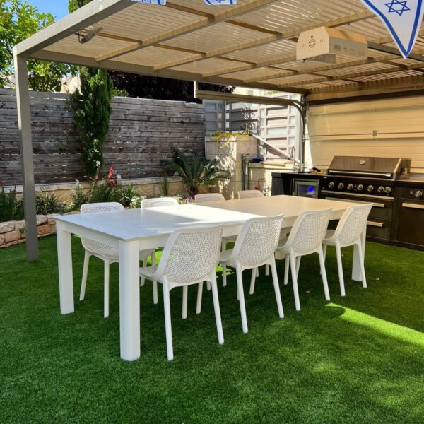 שולחן אלומיניום נפתח ל-4 מטר + 10 כסאות פלסטיק יצוק במגוון צבעים