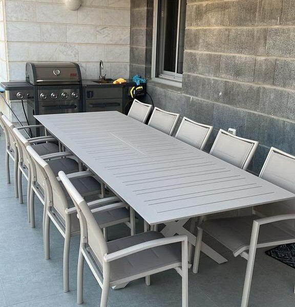 שולחן אלומיניום 216 נפתח ל-297 רגלי איקס + 6 כסאות אלומיניום סלינג כפול