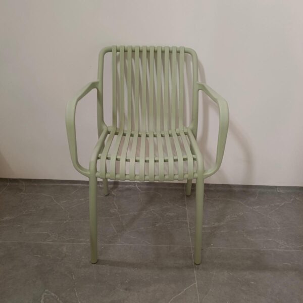 כסא פלסטיק ייצוק דגם פסים עם ידיות