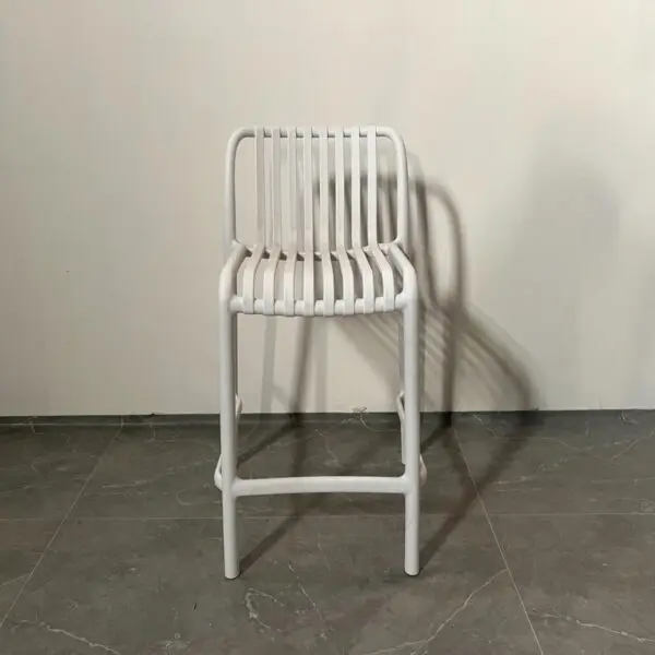 כסא בר פלסטיק יצוק דגם "פסים"