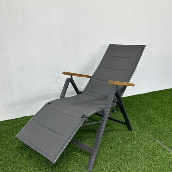 כסא נוח מתכוונן דגם "RELAX"