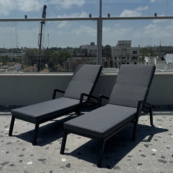 מיטת שיזוף עשוייה אלומניום כולל מזרן