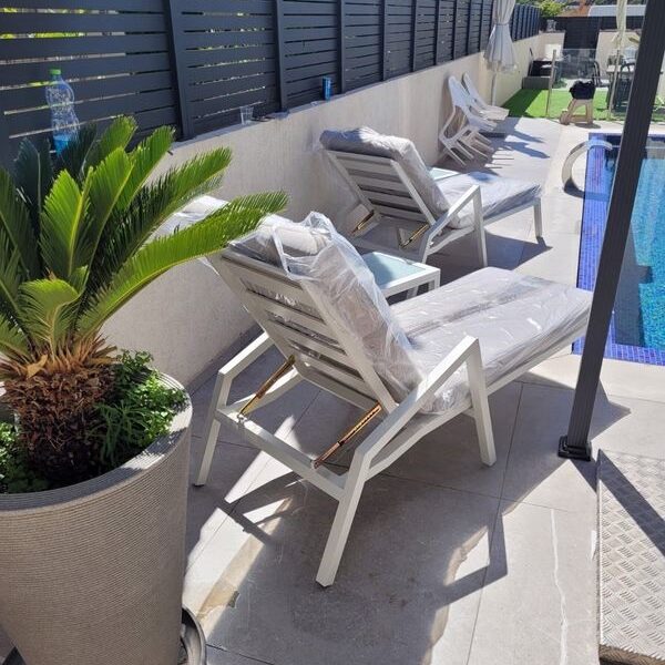 מיטת שיזוף עשוייה אלומניום כולל מזרן