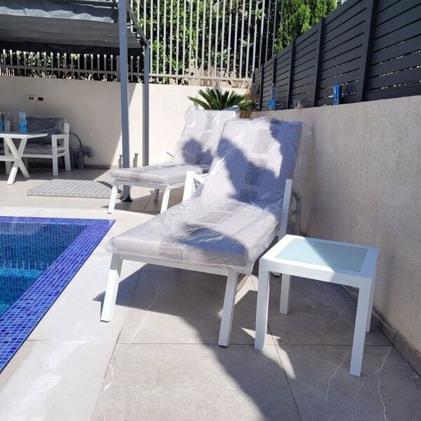 מיטת שיזוף עשוייה אלומניום כולל מזרן