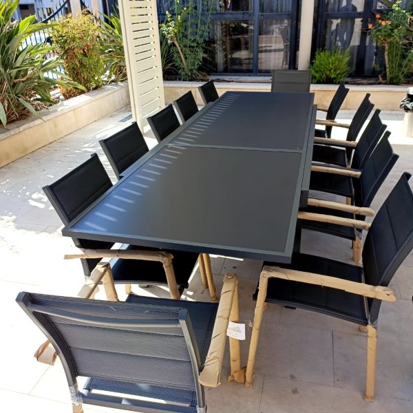 שולחן אלומיניום 200 נפתח ל-320 בשילוב זכוכית מחוסמת + 6 כסאות פלסטיק ייצוק במגוון צבעים