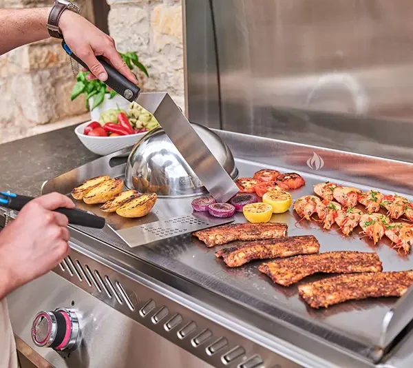 Built-In Griddle מסדרת 700 של Napoleon – גריל פלאנצ'ה BIG32